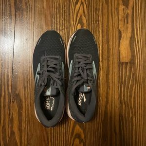 Excellent used condition. Bought the wrong size. Size 10 ghost 14.